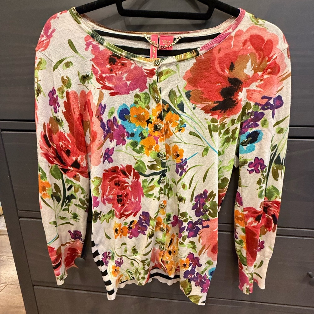 Charlotte Floral Women's top. Size medium. 70% silk 30% cotton